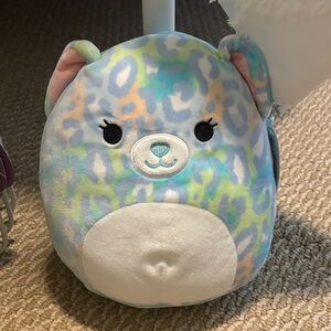 Squishmellow cat pastel colours name is Lindsay NWT